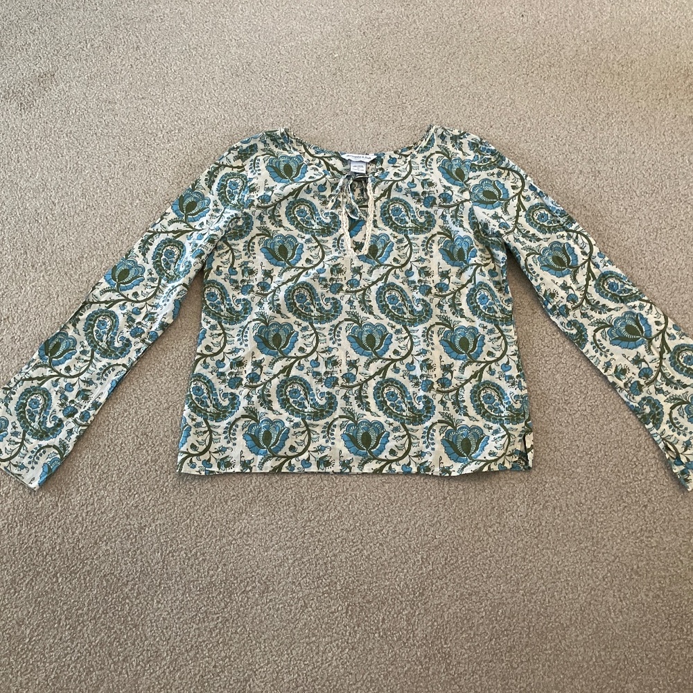 size M, bust up to 38” inches, Abercrombie & fitch shirt w/vines, new condition